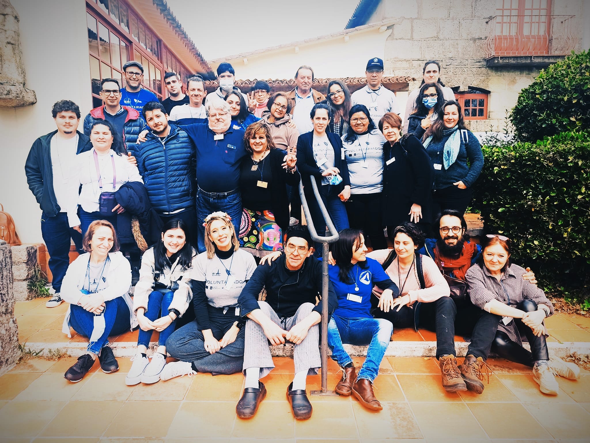 Grupo de persoas posando reunidas no Encontro anual colectivo Boa Vida